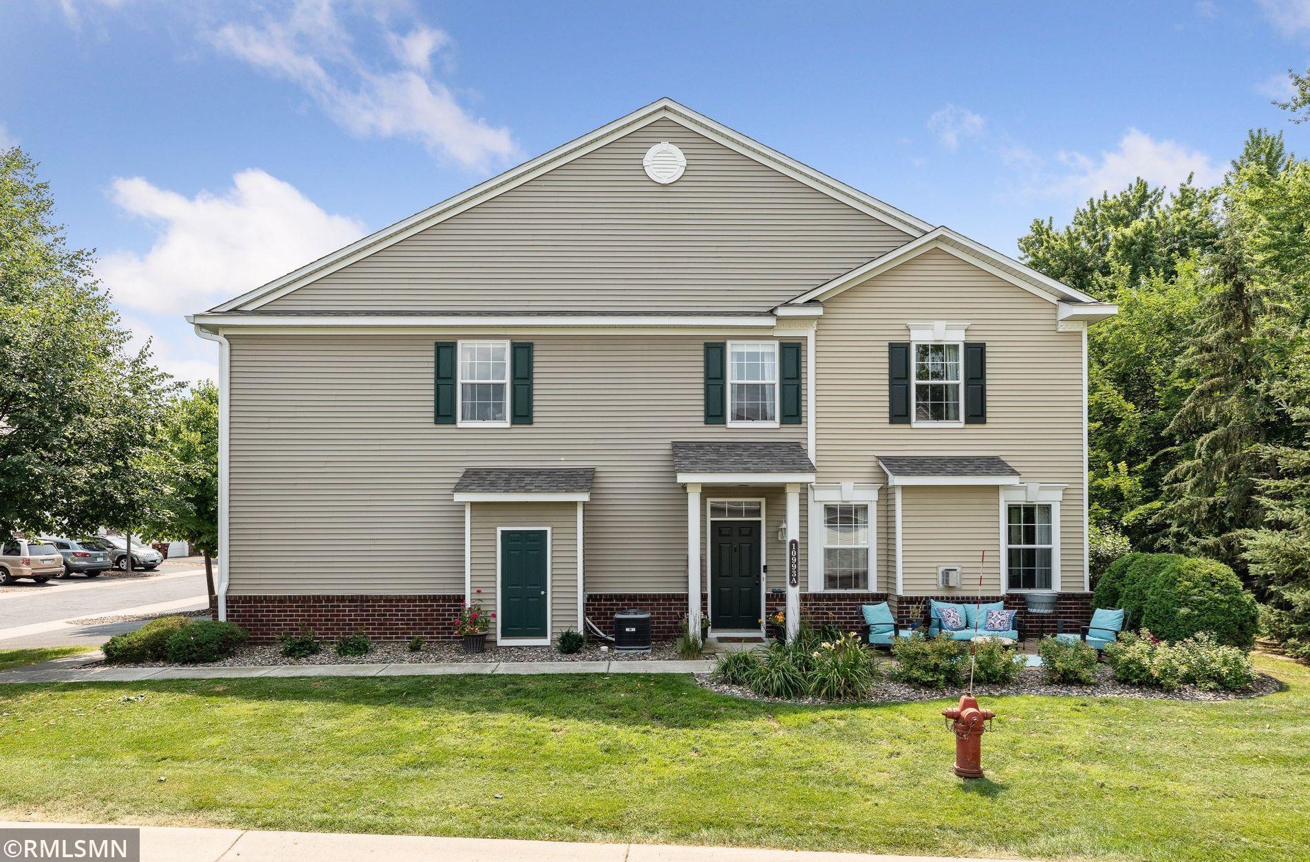 10993 Oak Grove Cir, Saint Paul, MN 55129-8724