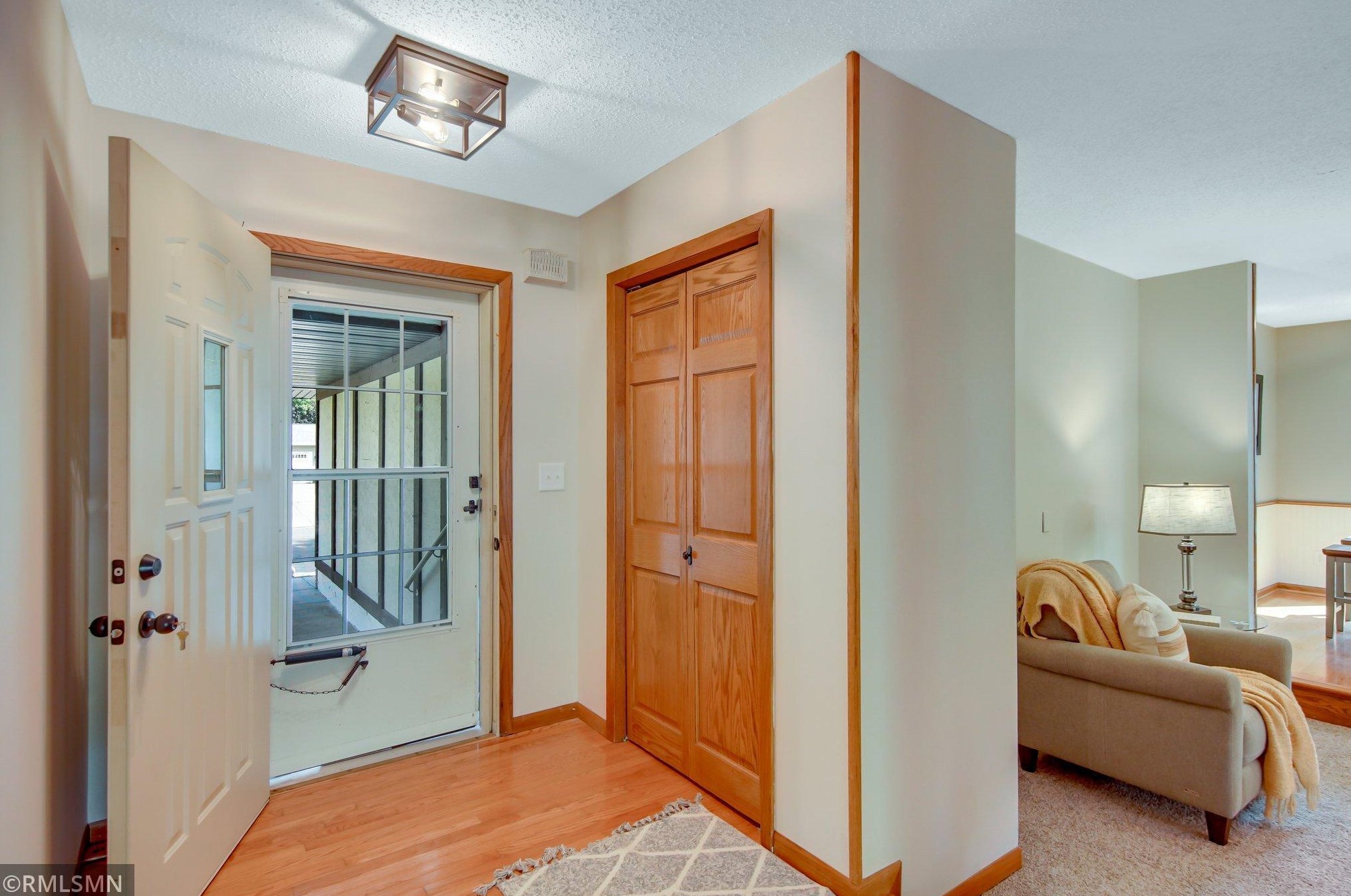 186 Southwind Ln, Saint Paul, MN 55118-2149