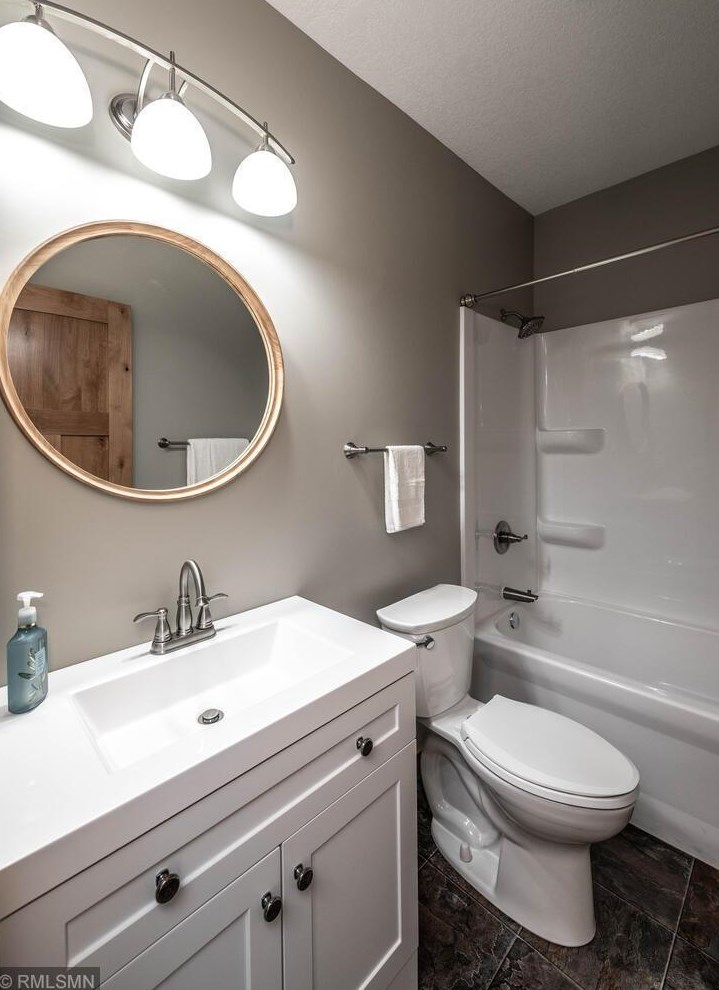 1319 Thye Pkwy, Waterford MN  55057-4856 exterior