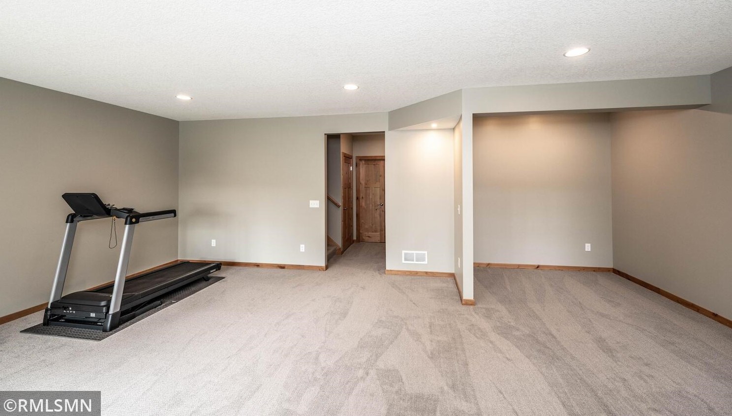 1319 Thye Pkwy, Waterford MN  55057-4856 exterior