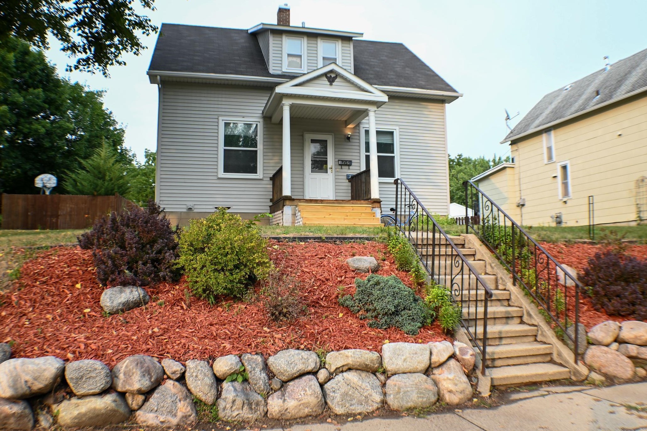 216 N Jefferson St, Searles, MN 56073