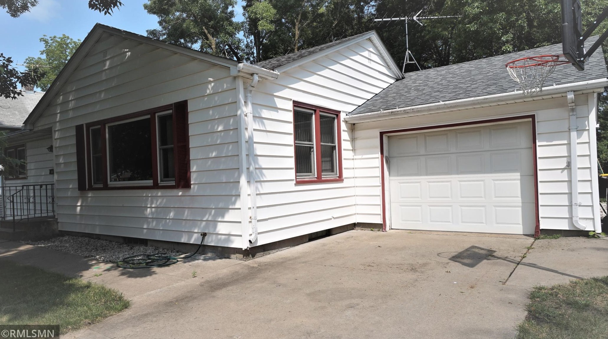 205 3rd St, Jordan, MN 56071-1917