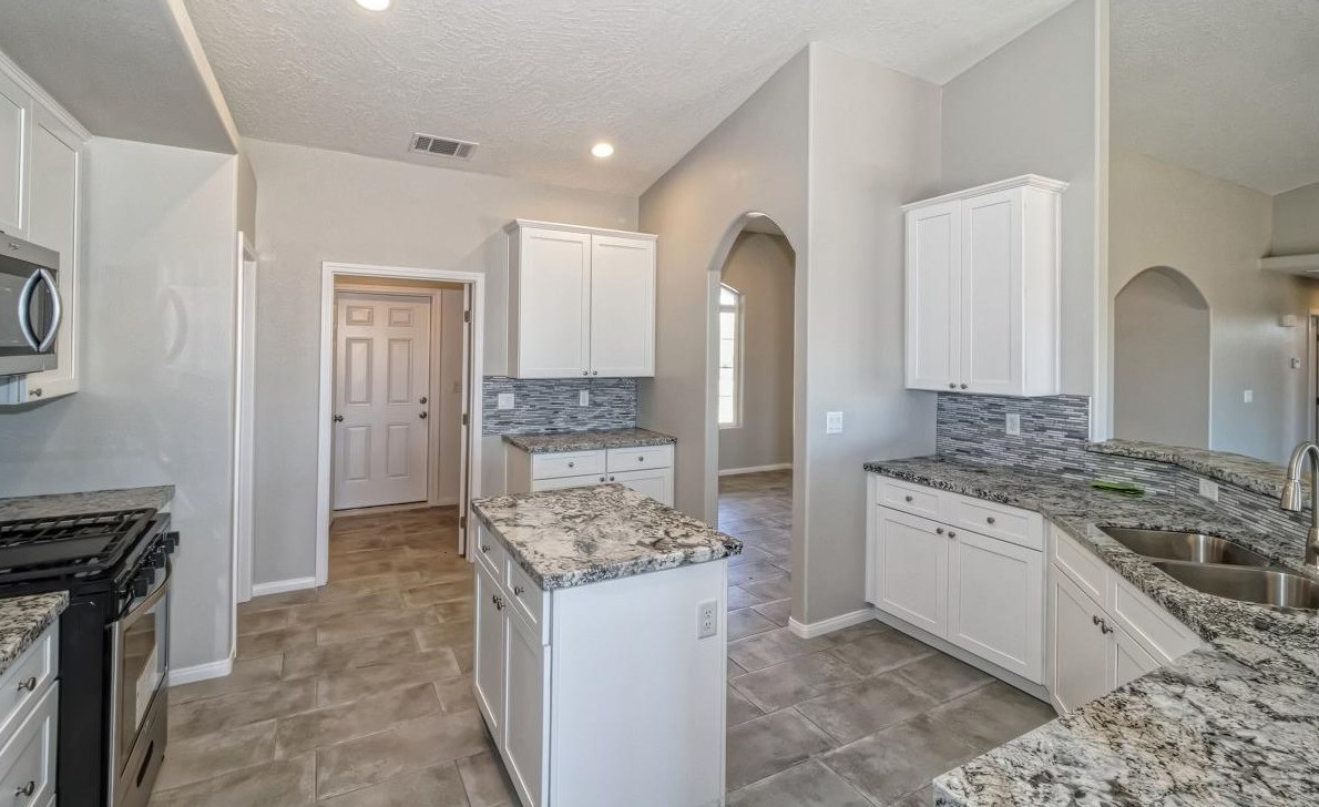 15039 Spruce St, Hesperia, CA 92345-2950