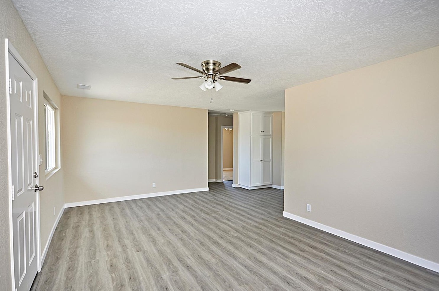 13975 Cajon St, Hesperia, CA 92345-4688