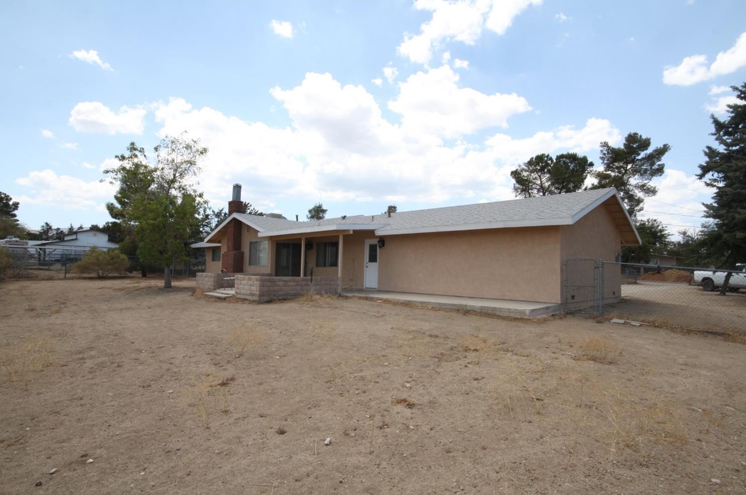9885 Alta Mesa Ave, Phelan, CA 92371-8449