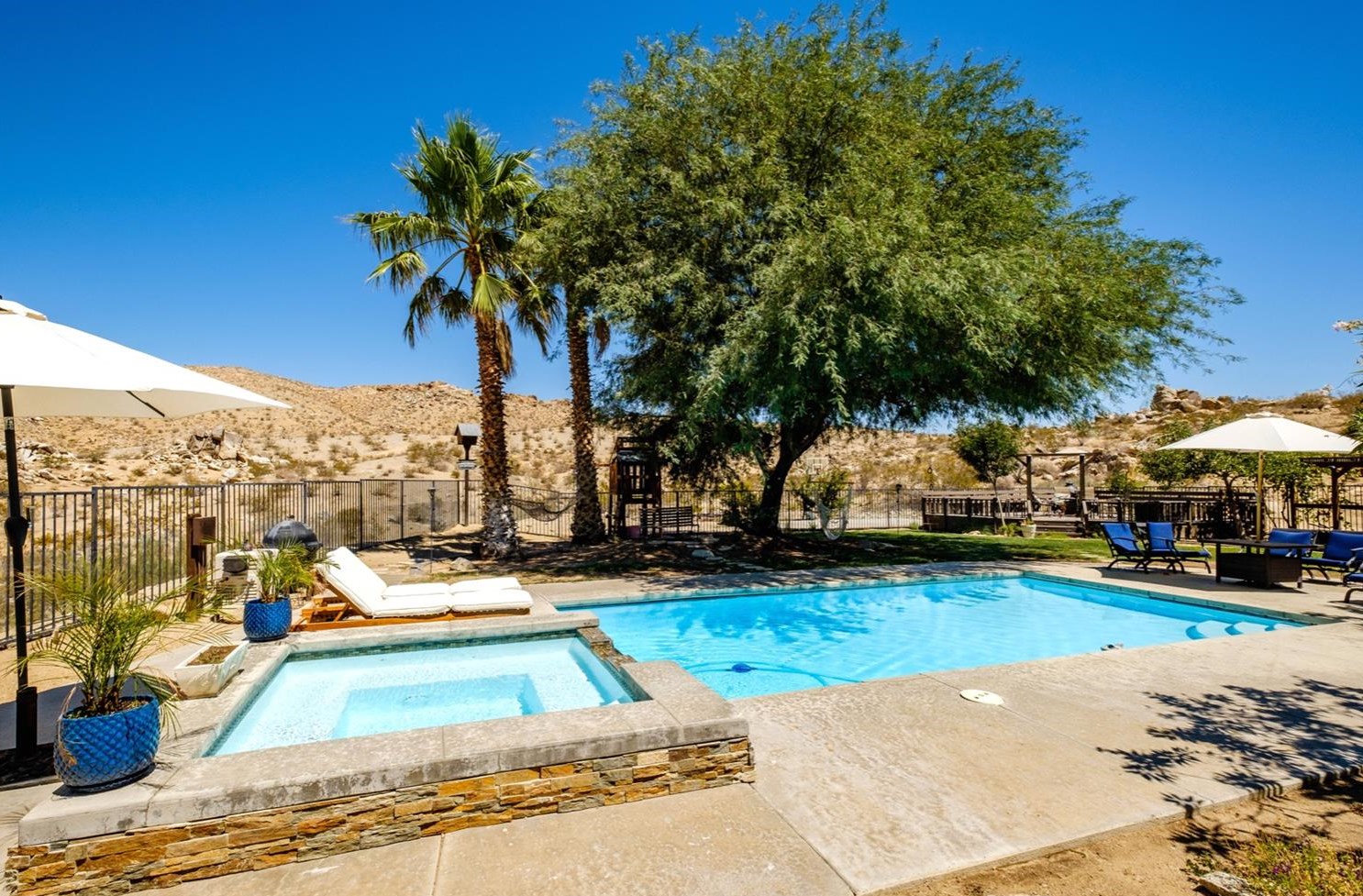 17618 Crown Valley Ct, Apple Valley, CA 92307-1207