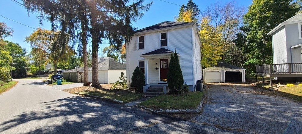 13 Elizabeth St, Uxbridge, MA 01569 exterior