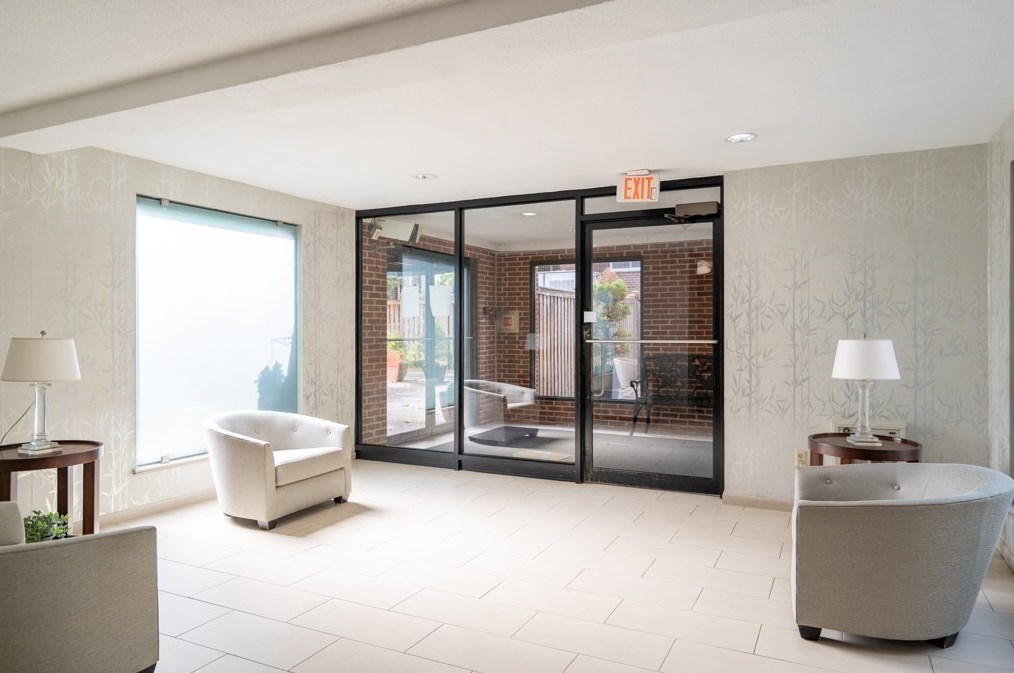 30 Stearns Rd Apt 502, Brookline, MA 02446