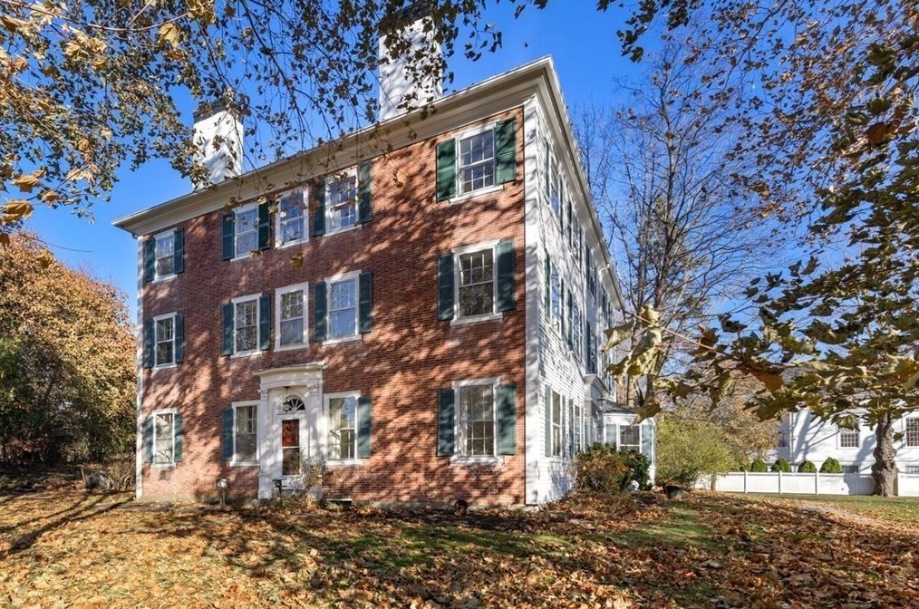 93 Main St, Topsfield, MA 01983