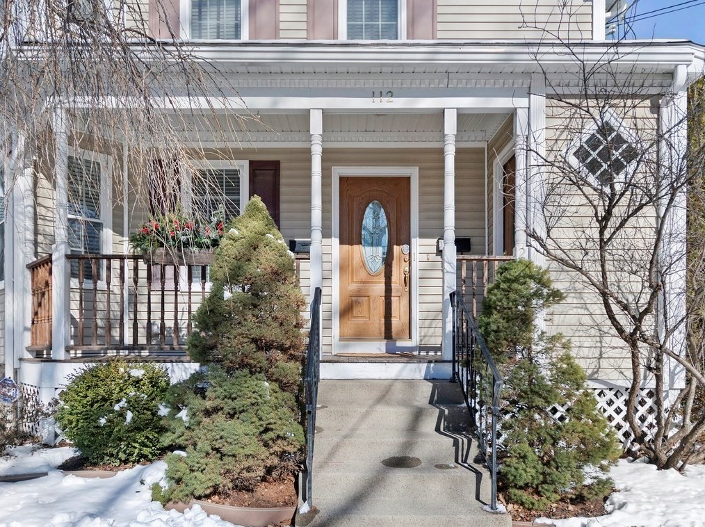 112 Myrtle St, Waltham, MA 02453 exterior