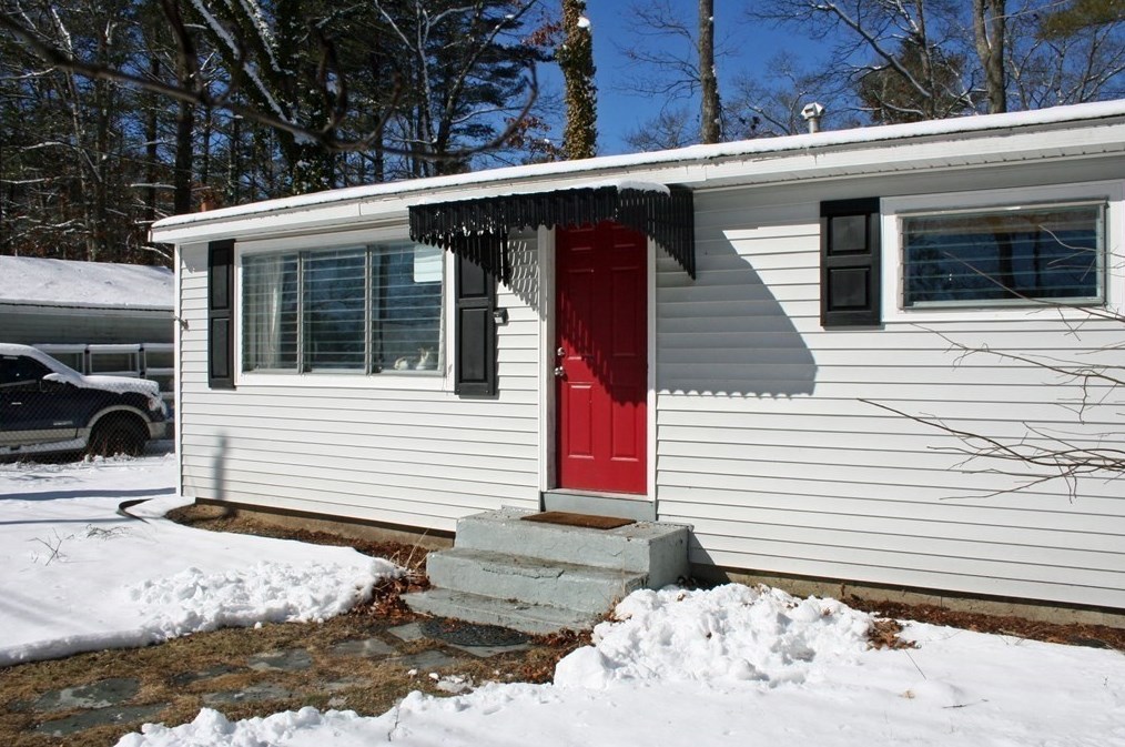 5 Violet St, Middleboro, MA 02347 exterior