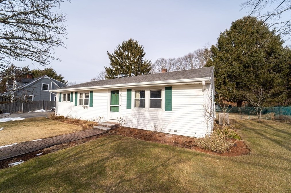 53 Standish Ave, Plymouth, MA 02360