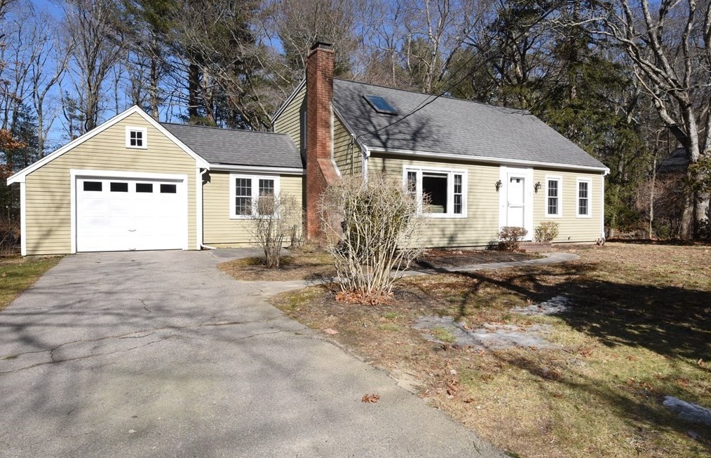 12 Mountain Ave, Pembroke, MA 02359 exterior