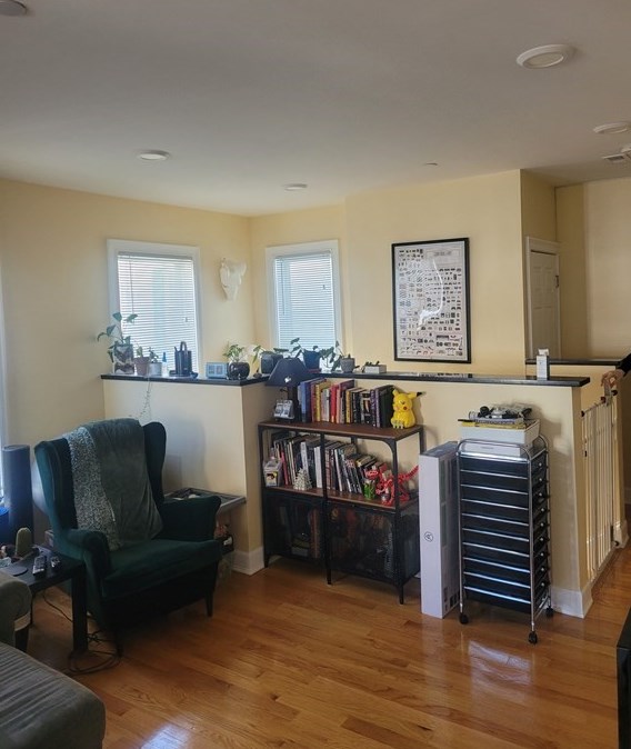 10 Jay St #1, Somerville, MA 02144