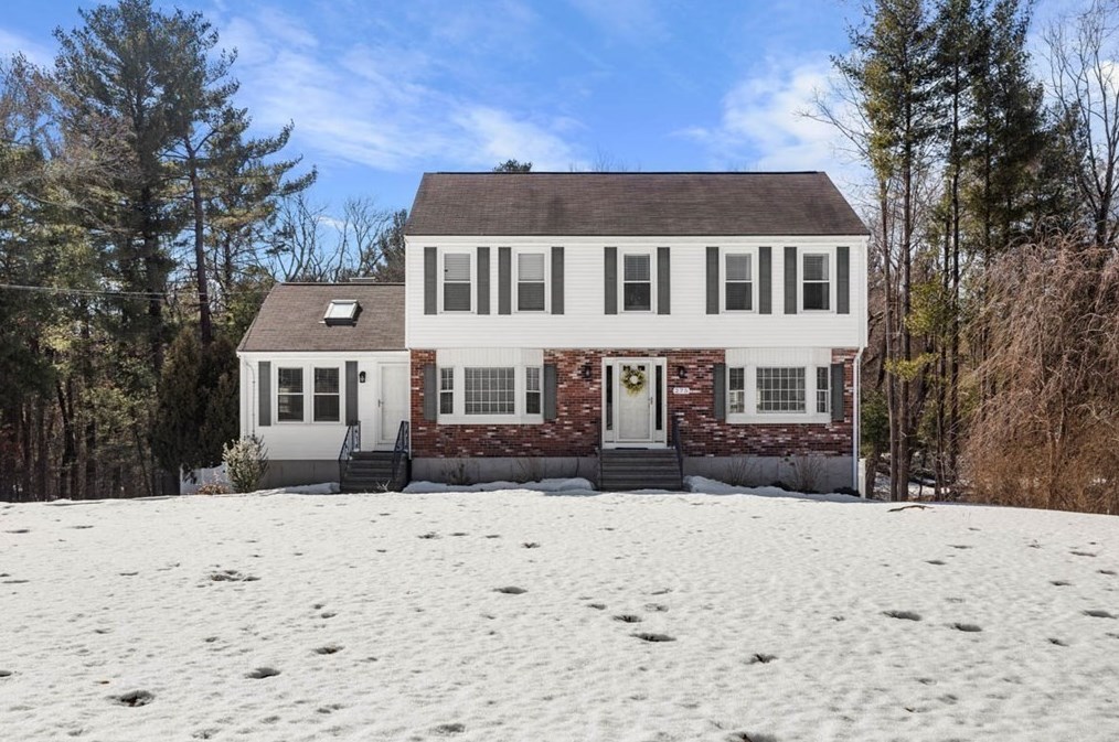 275 Lancaster Dr, Tewksbury, MA 01876-1324