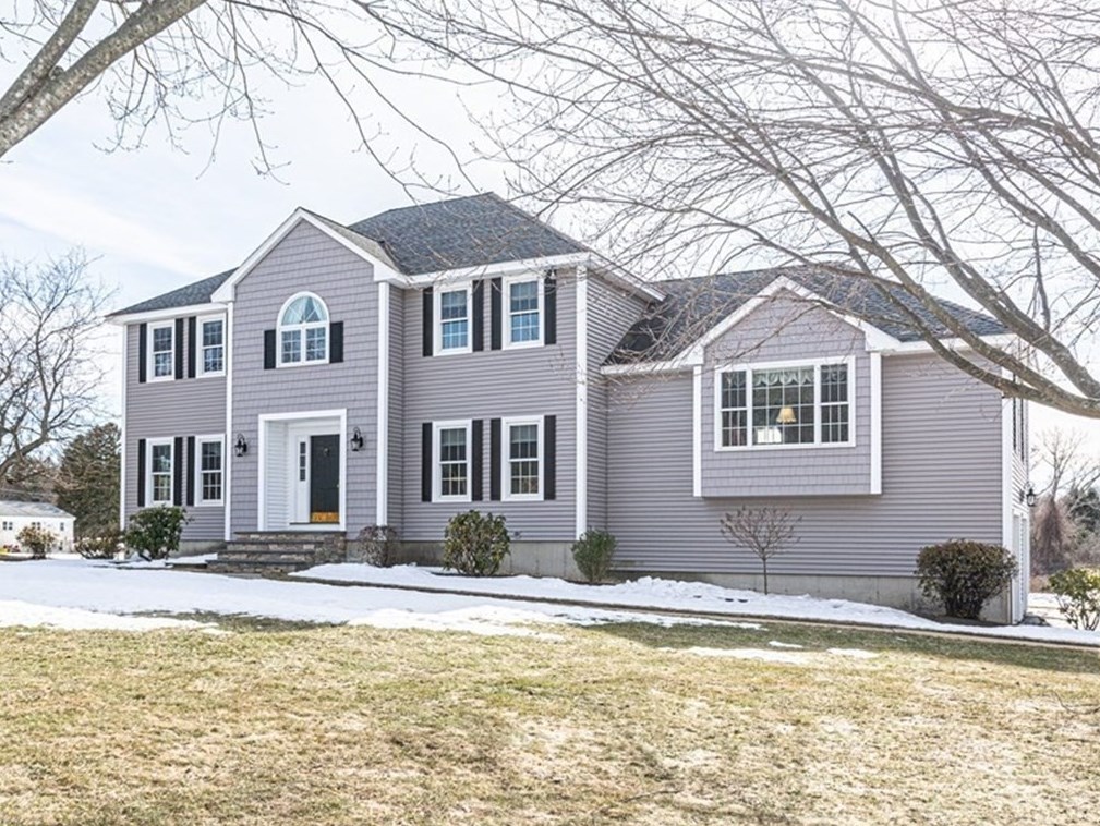 22 Manor Hill Dr, Tewksbury, MA 01876 exterior