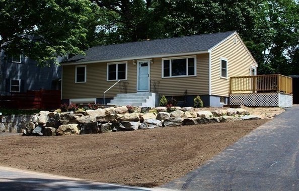 114 Meadowbrook Rd, North Chelmsford, MA 01863 exterior