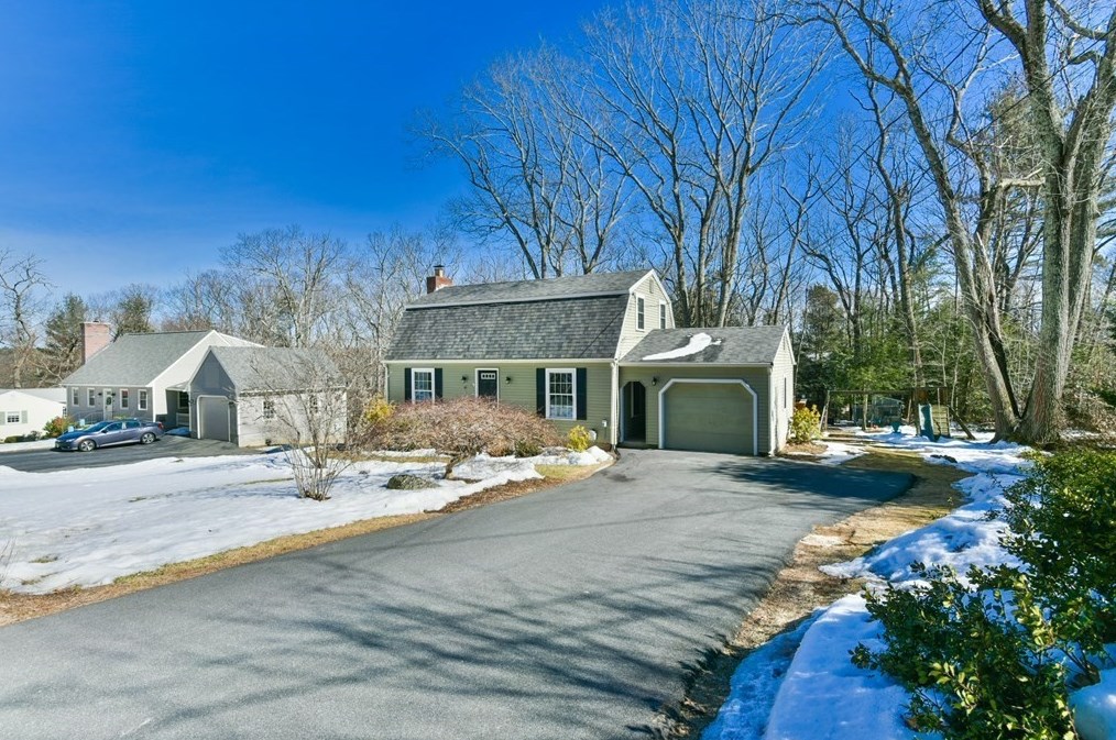 42 Westwood Dr, Fiskdale, MA 01566 exterior