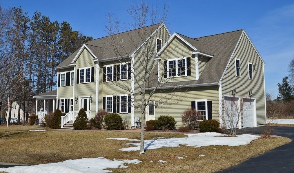 2 Hammond Cir, Hudson, MA 01749 exterior