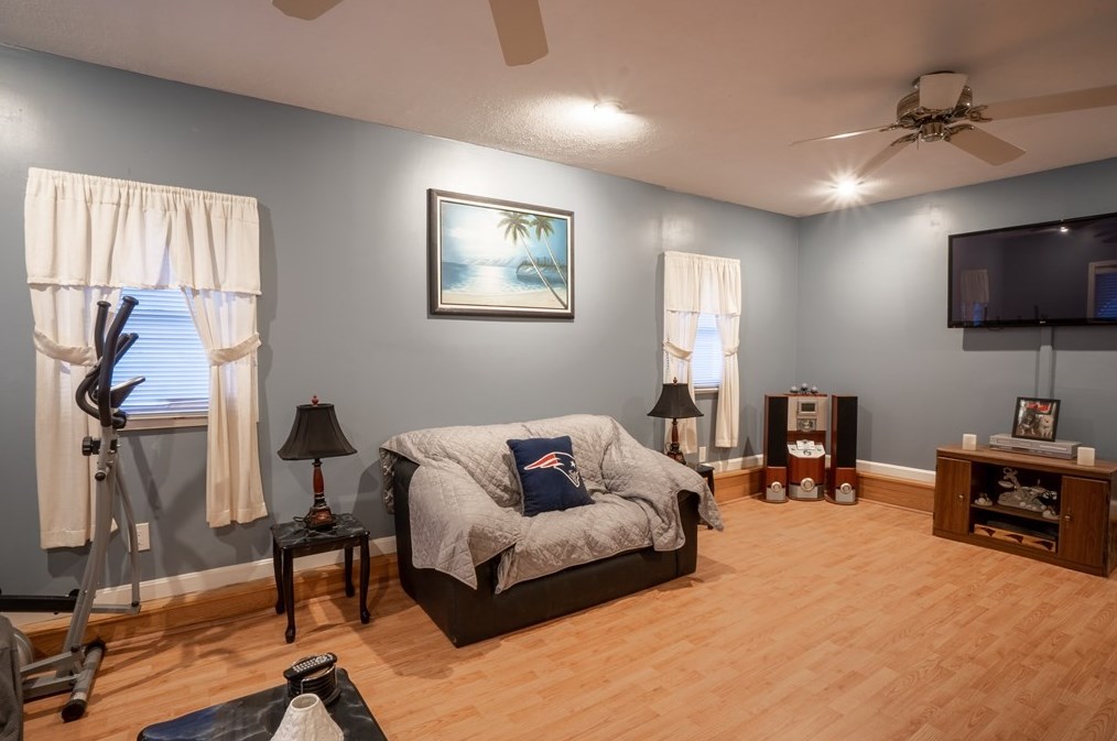 18 Silver Ave, Bellingham, MA 02019 exterior