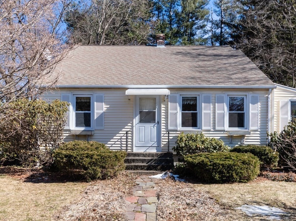 12 Stoneleigh Rd, Holden, MA 01520 exterior