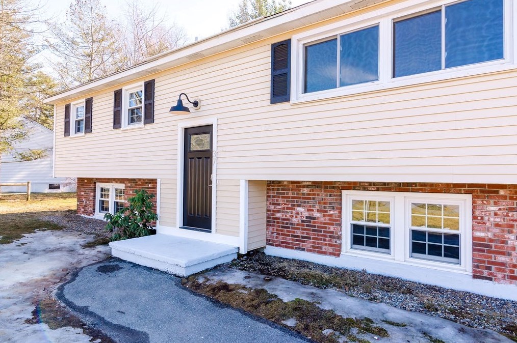 37 Shawnee Rd, East Pepperell, MA 01463-1343