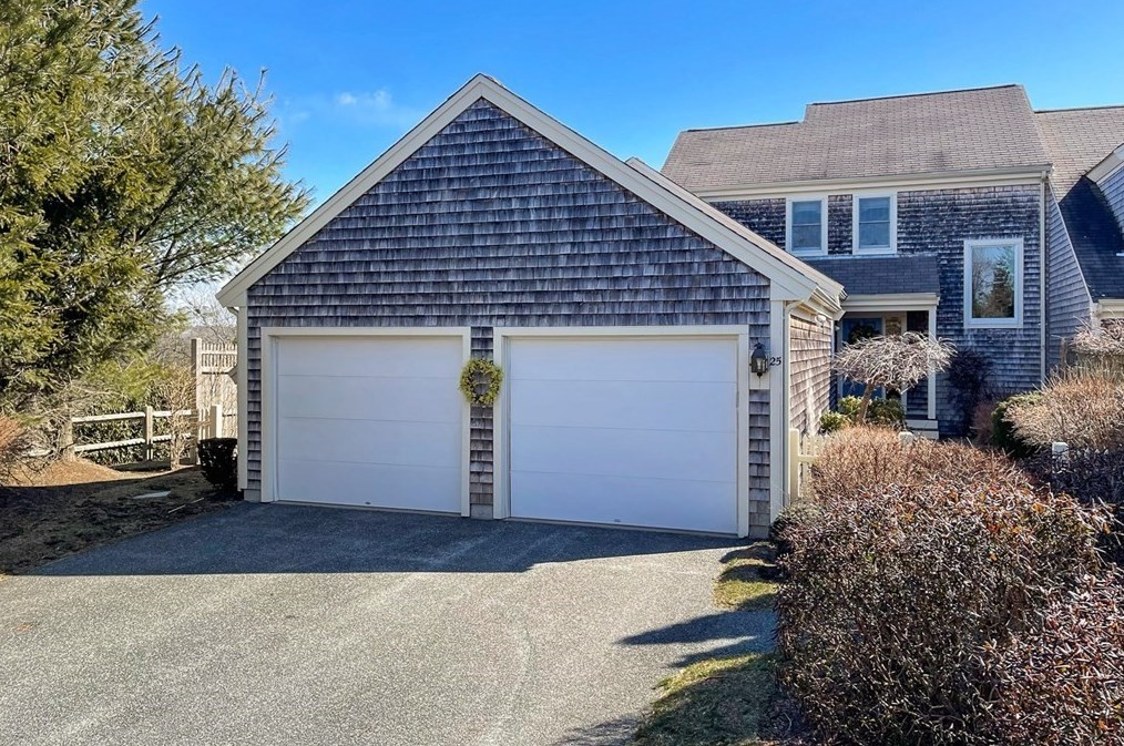 25 Pinchion Vale, Plymouth, MA 02360 exterior