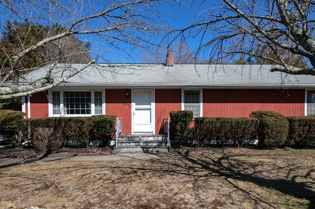 379 Cross Rd, Dartmouth, MA 02747 exterior