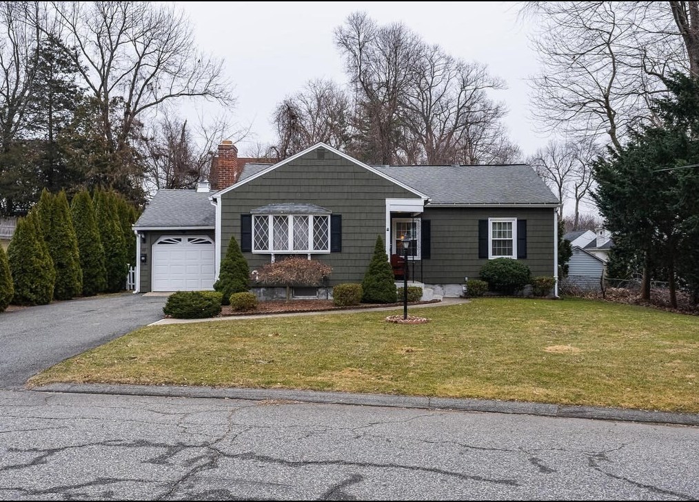 69 Bayne St, East Longmeadow, MA 01028 exterior