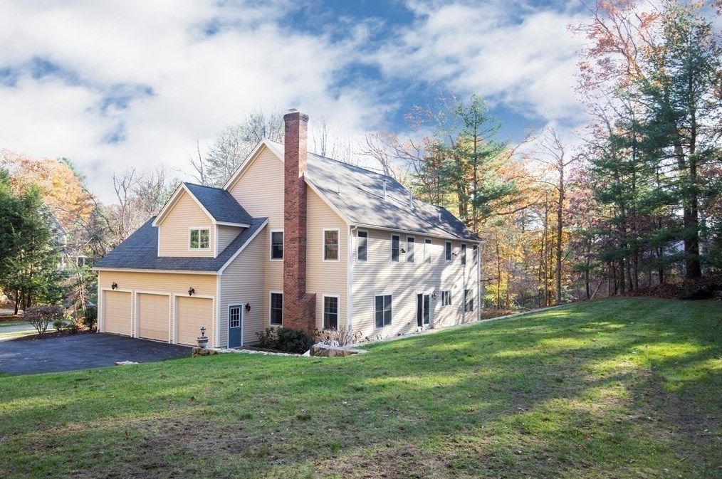 2 Sandy Hill Rd, Wayland, MA 01778 exterior