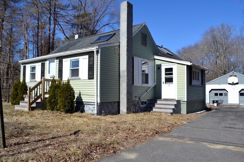 13 Prospect St, Rowley, MA 01969 exterior