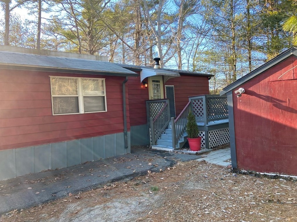 11 Pipers Way, Carver, MA 02330 exterior