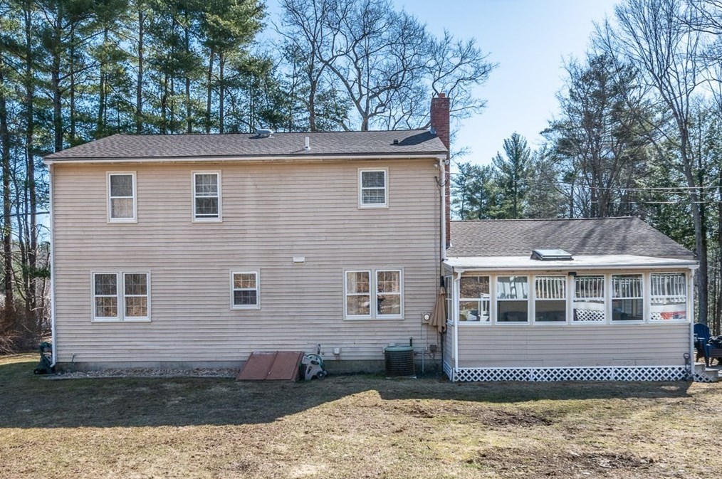 95 Shirley St, East Pepperell, MA 01463 exterior