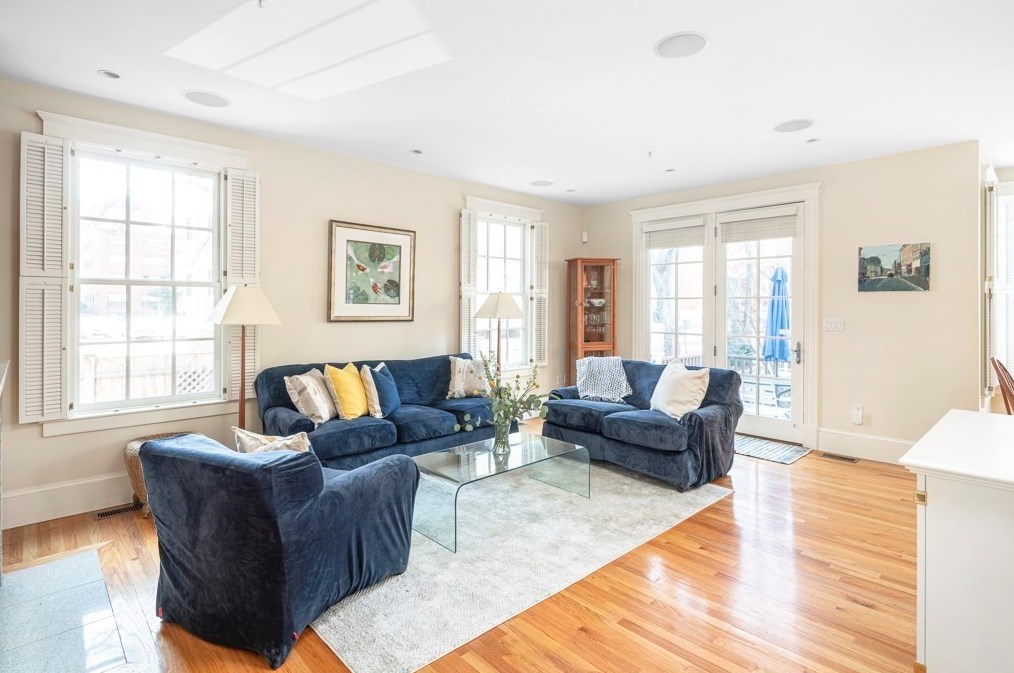 49 Trowbridge St, Cambridge, MA 02138-4112