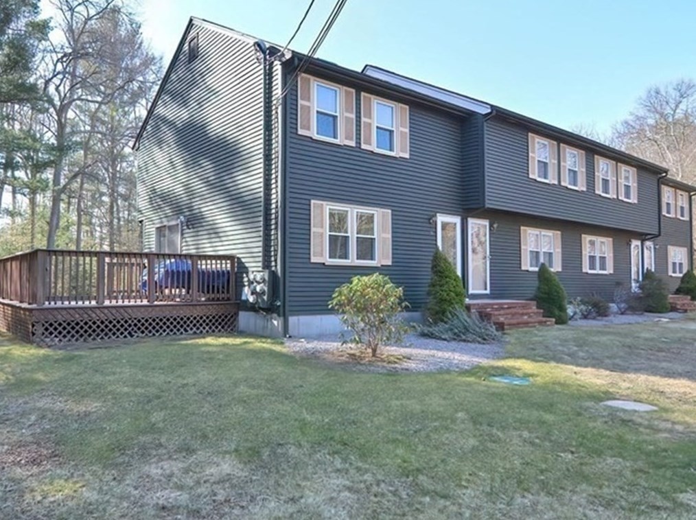 19 Taylor Ct, Norton, MA 02766 exterior