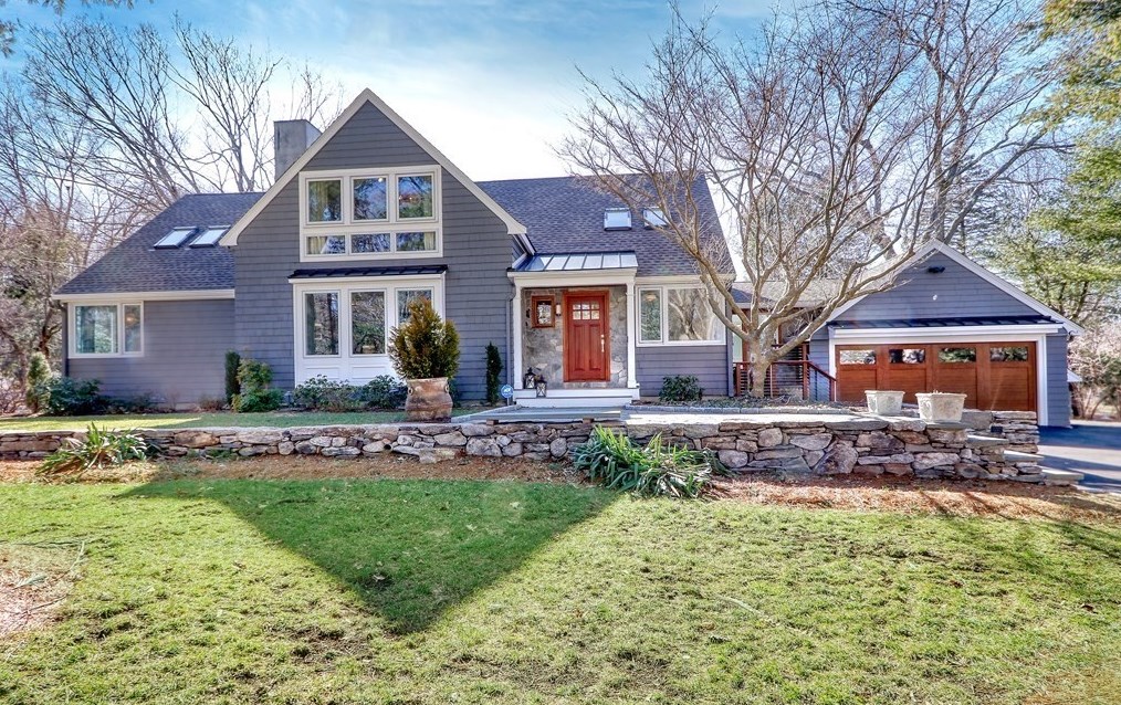 31 Fieldstone Rd, Islington, MA 02090-1113