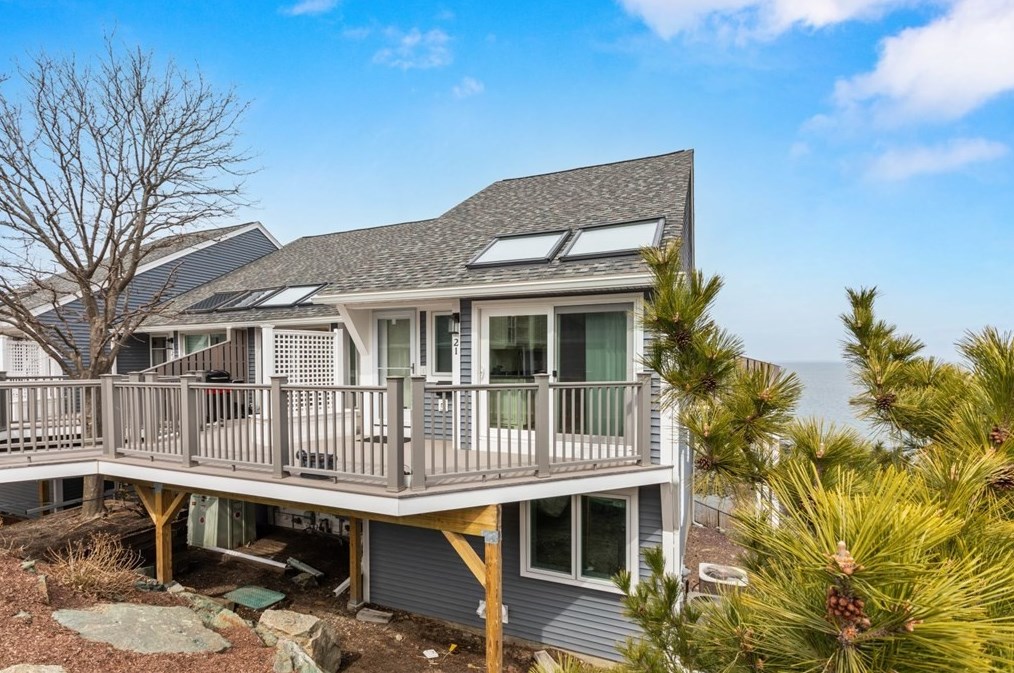 21 Oceanside Dr, Nantasket Beach, MA 02045 exterior