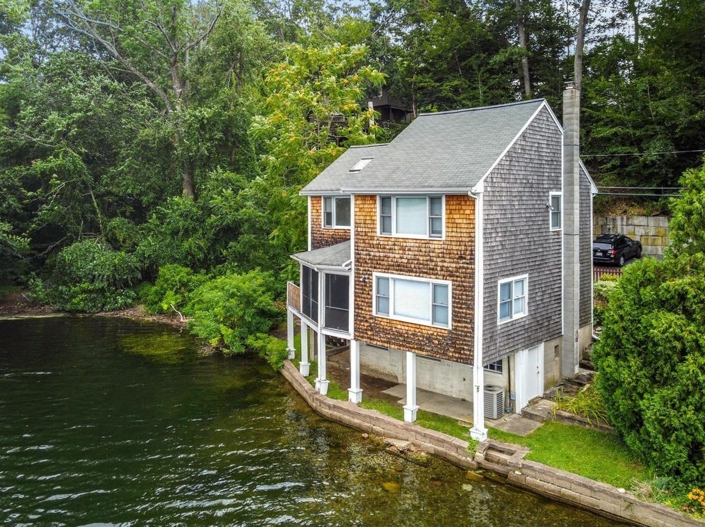 108 Lake Shore Dr, Wayland, MA 01778 exterior