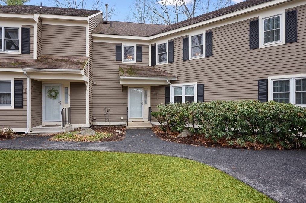 61 Heritage Dr, Whitinsville, MA 01588 exterior