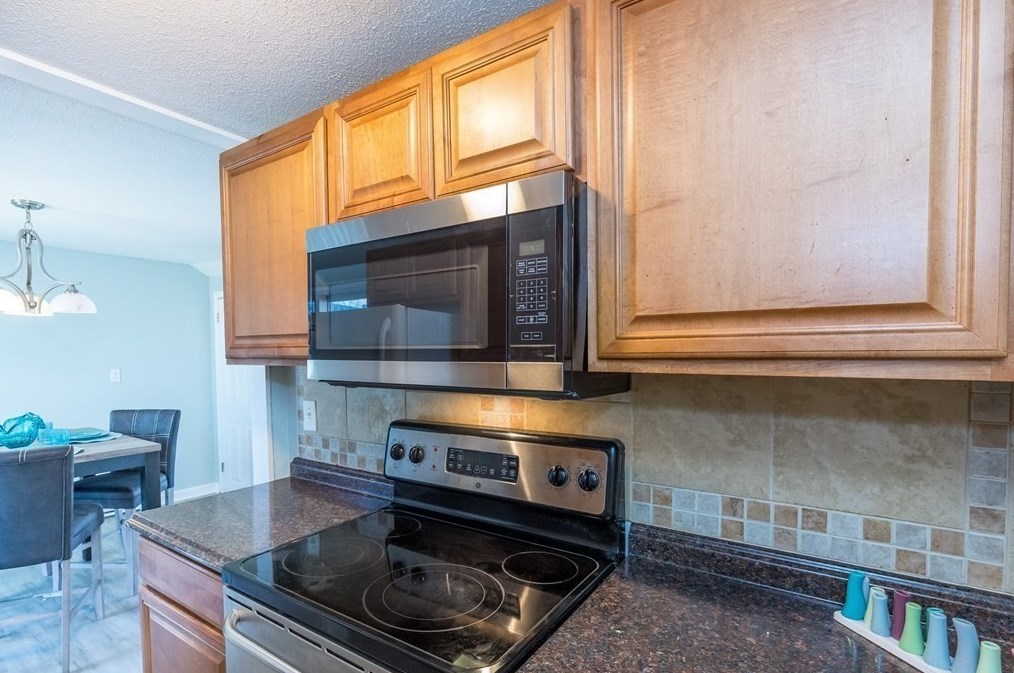 132 Thissell Ave #113, Dracut, MA 01826