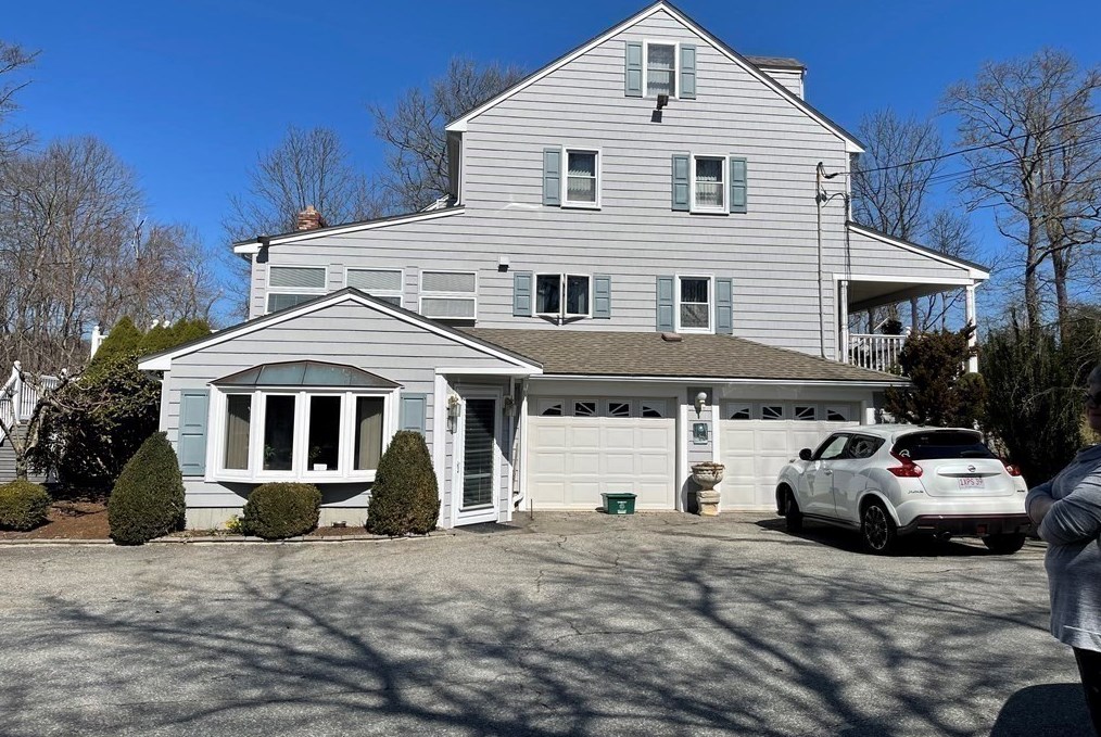 932 Bark St, Swansea, MA 02777-4866