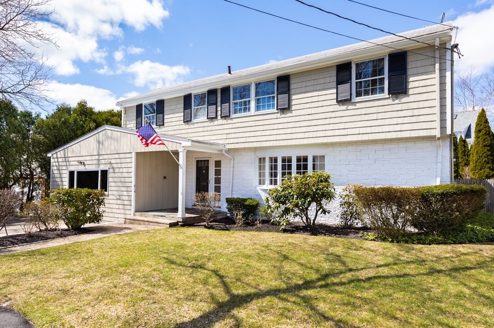 14 Lorraine Ter, Marblehead, MA 01945 exterior