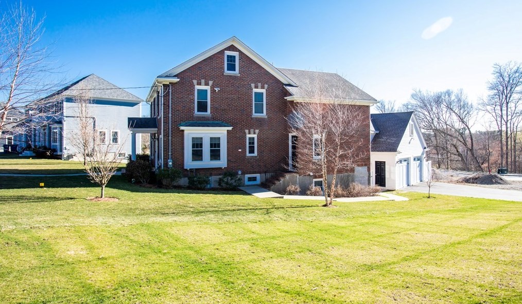 12 Green Lodge St, Canton, MA 02021-1140