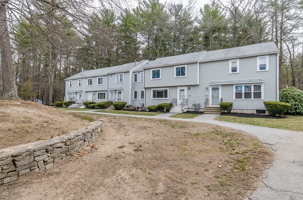 402 Cardinal Ln, Tyngsborough, MA 01879 exterior