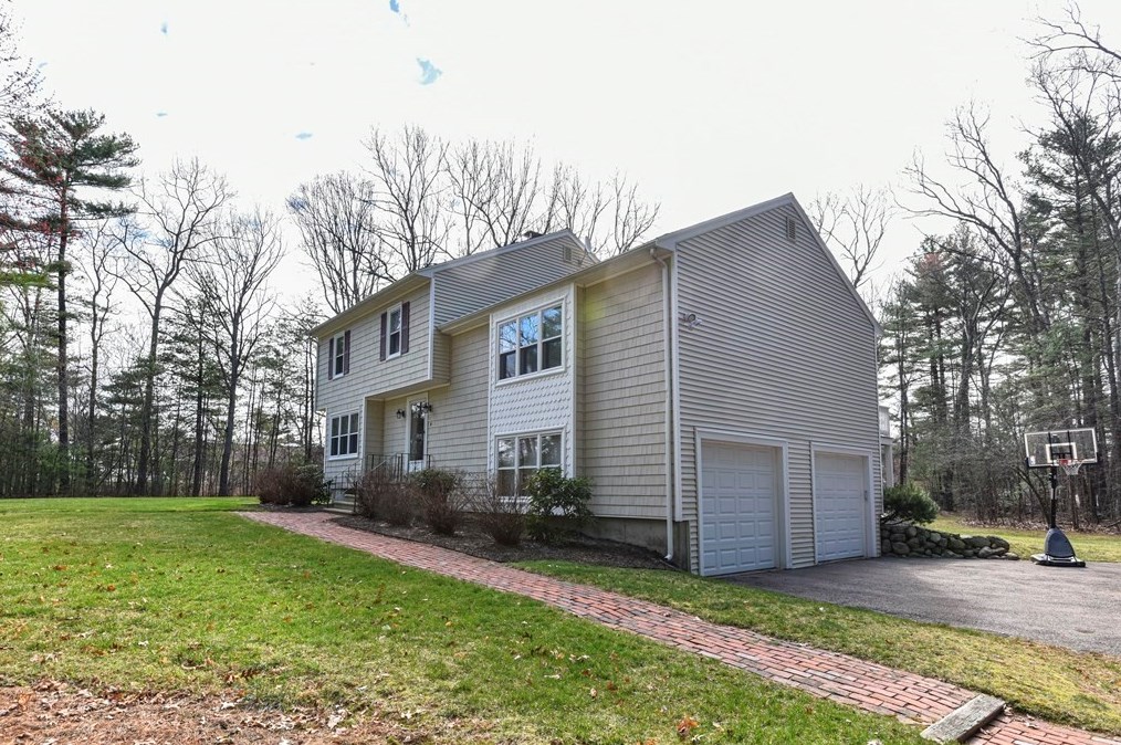 4 Cook Rd, Foxborough, MA 02035 exterior