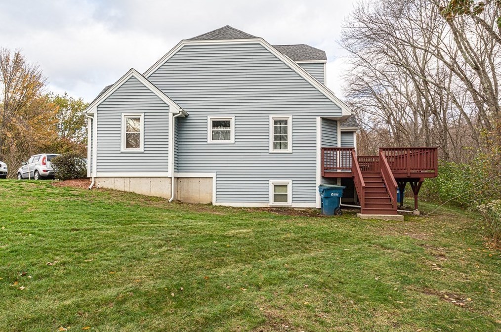 215 Merrimack Meadows Ln, Tewksbury, MA 01876 exterior