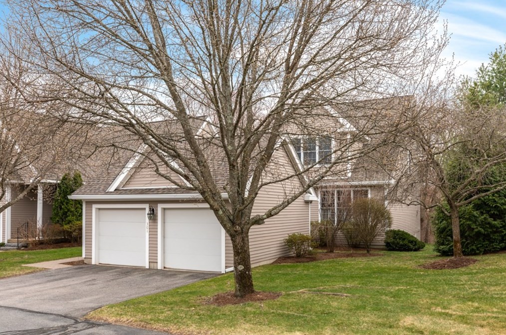 301 Willow Brook Dr, Wayland, MA 01778-5123