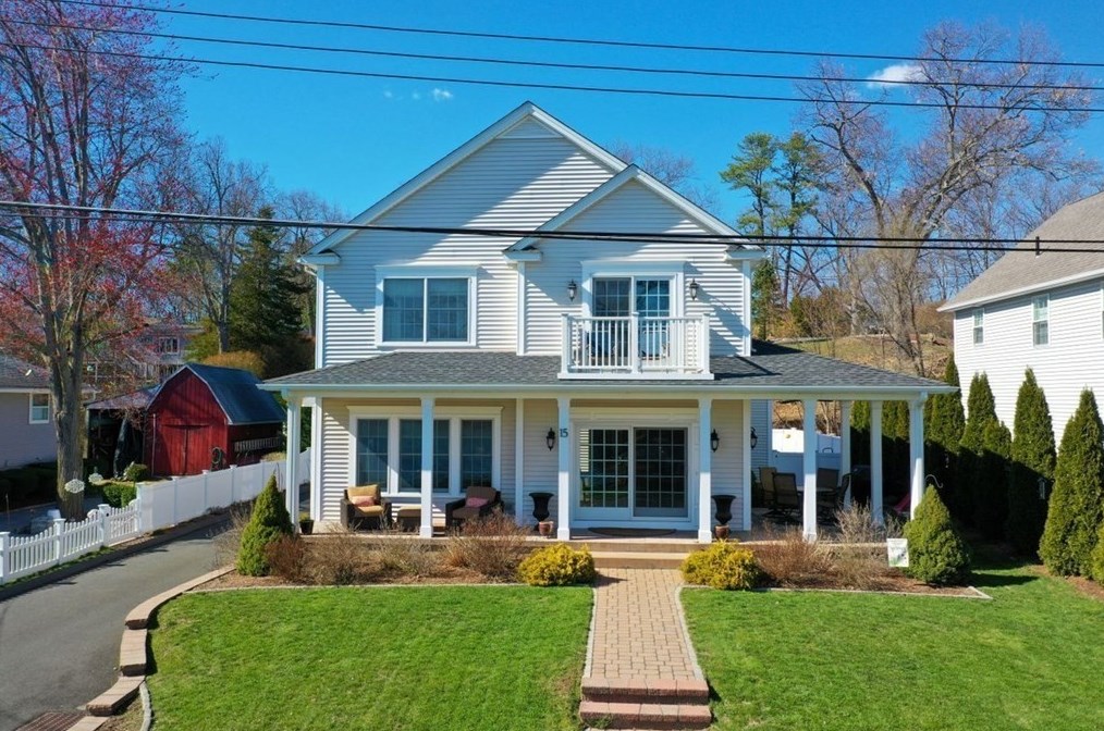 15 White St, Southwick, MA 01077 exterior