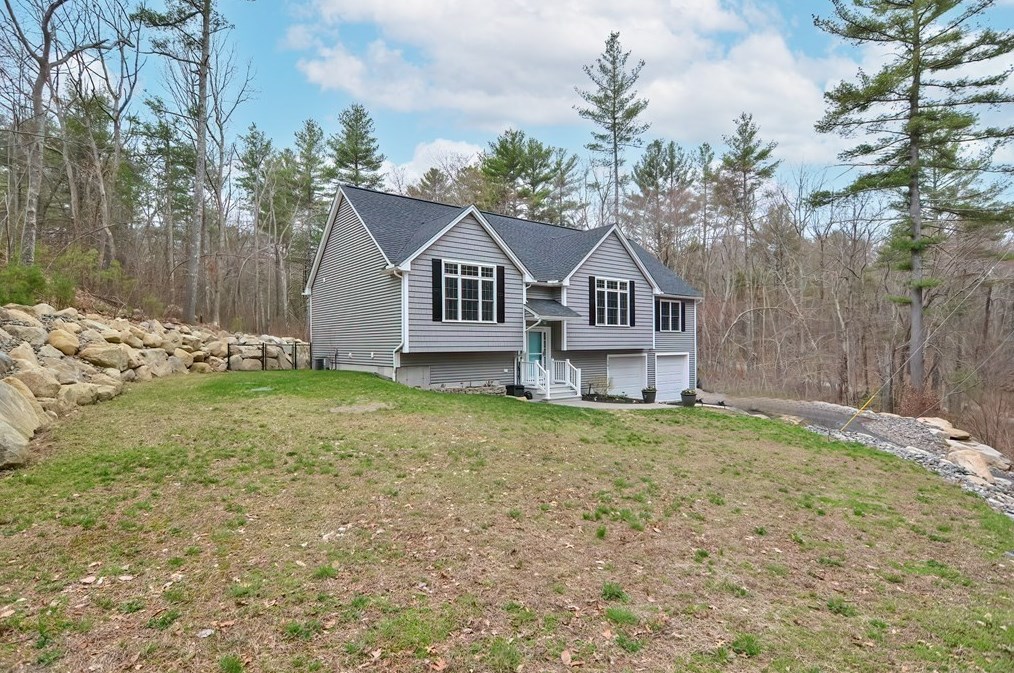 141 Moon Hill Rd, Northbridge, MA 01534 exterior