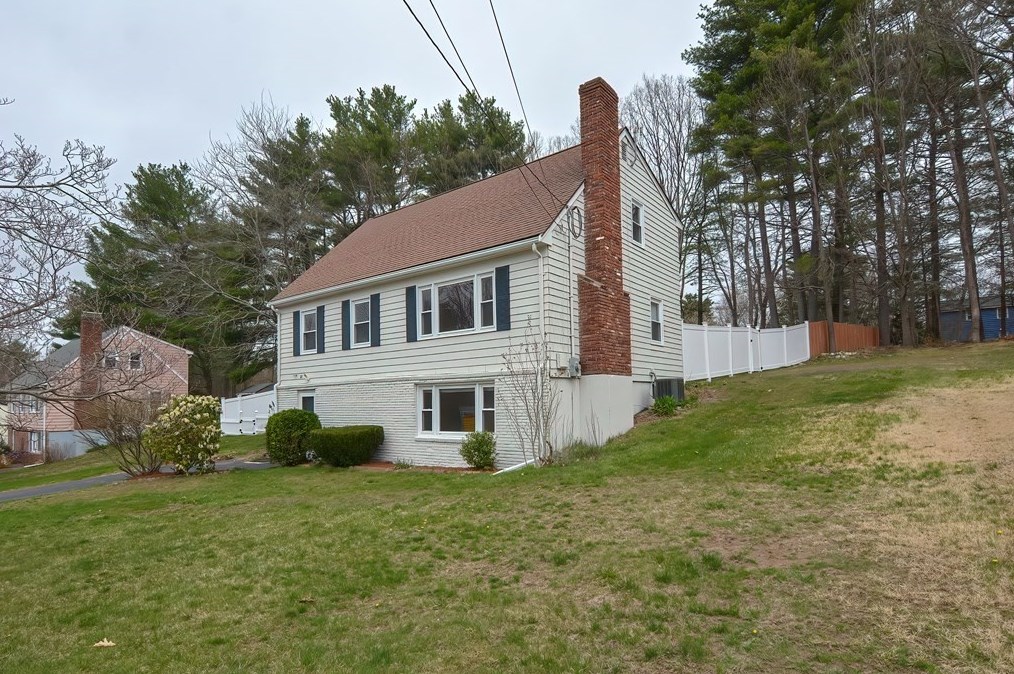 21 Oak Street Ext, Franklin, MA 02038 exterior